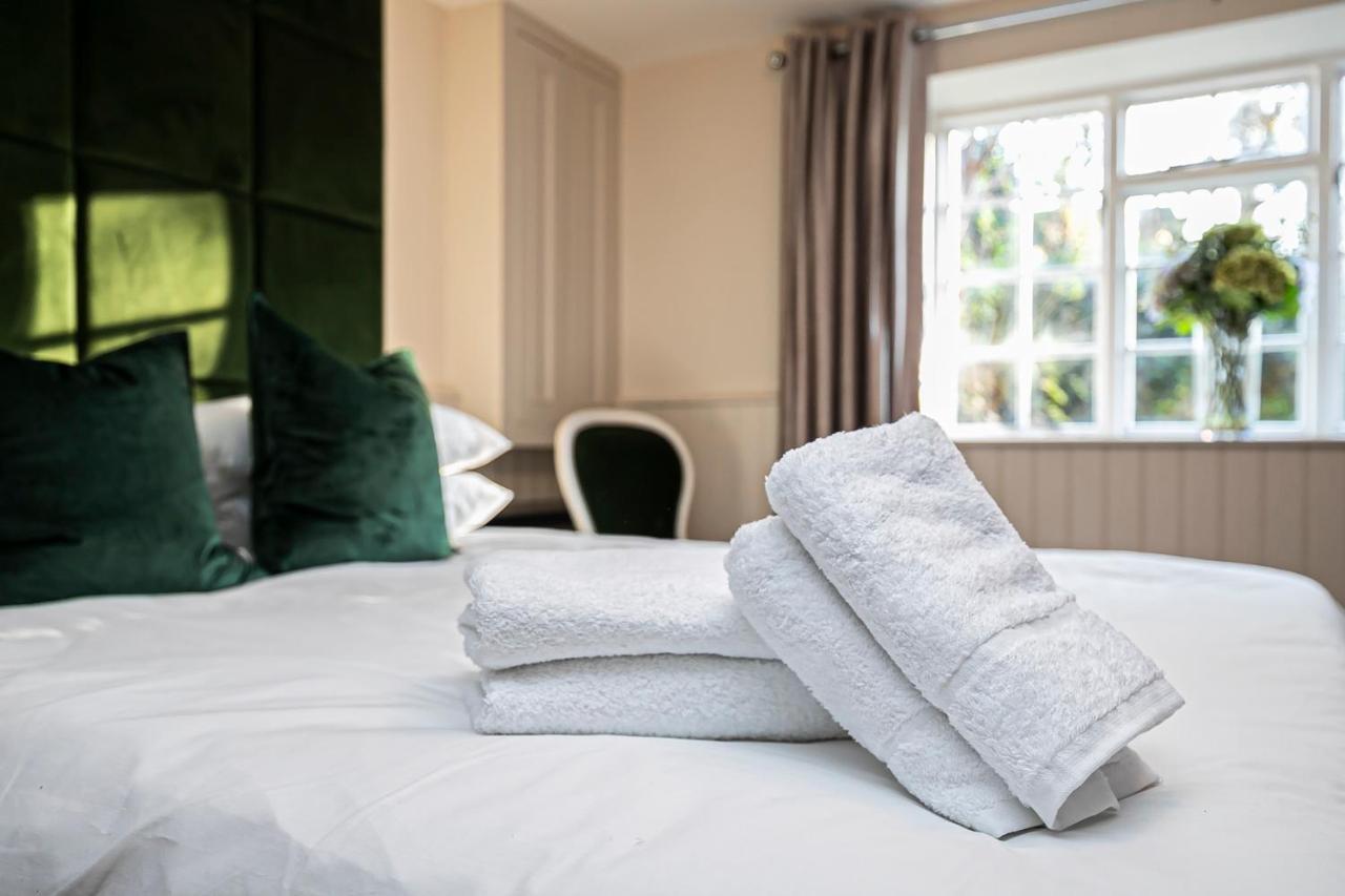 Hotel Pages And